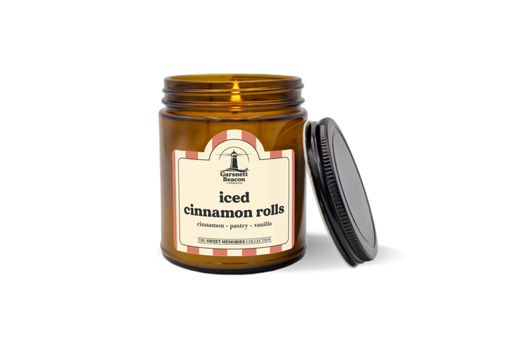 Iced Cinnamon Rolls Candle - Cinnamon, Pastry, Vanilla Scent